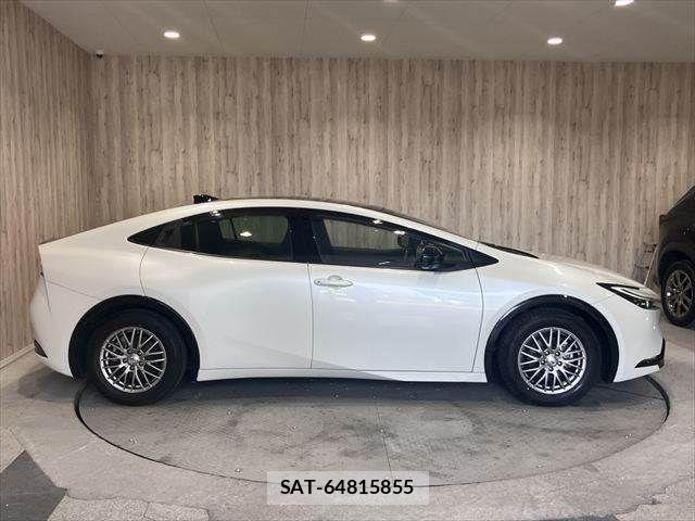 Toyota PRIUS 2023-07 8075144-23