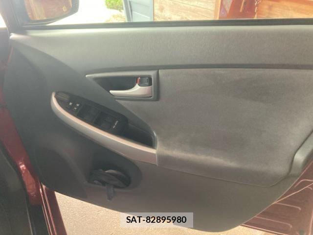 Toyota PRIUS 2011-07 8075193-15