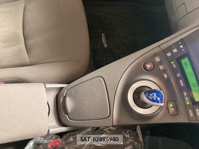 Toyota PRIUS 2011-07 8075193-18