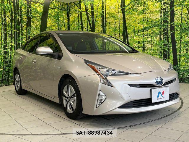 Toyota PRIUS 2016-01 8075165-15