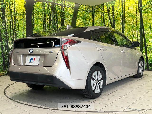Toyota PRIUS 2016-01 8075165-16