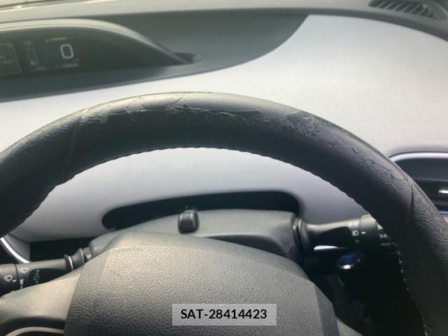 Toyota PRIUS 2015-12 8075178-11