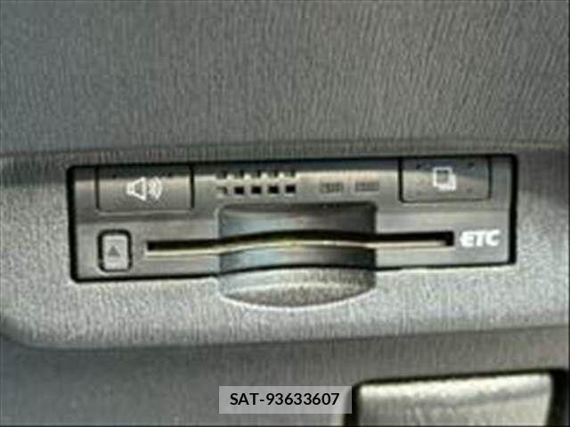 Toyota PRIUS 2012-05 8075174-14