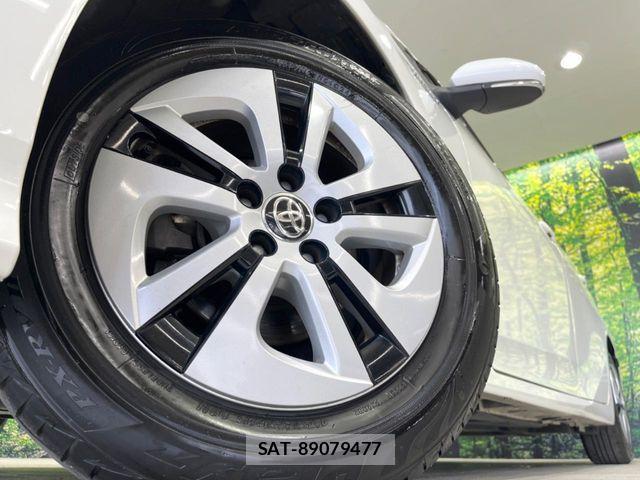 Toyota PRIUS 2017-07 8075164-12