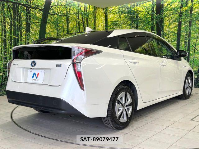Toyota PRIUS 2017-07 8075164-16
