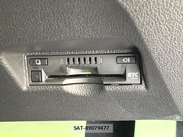Toyota PRIUS 2017-07 8075164-6