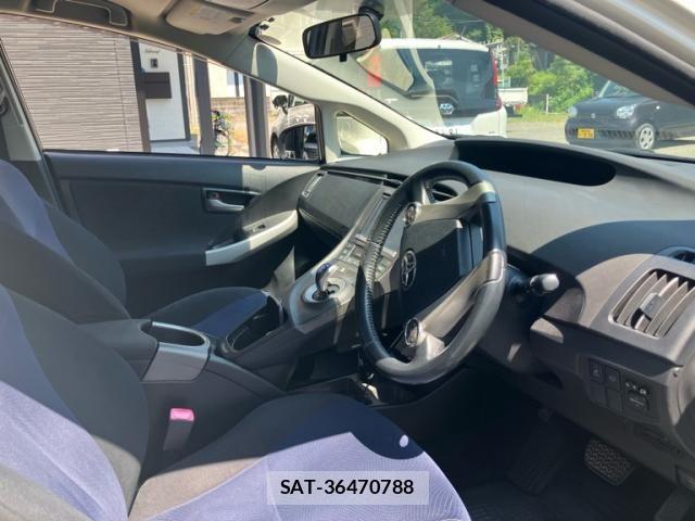 Toyota PRIUS 2012-07 8075183-9