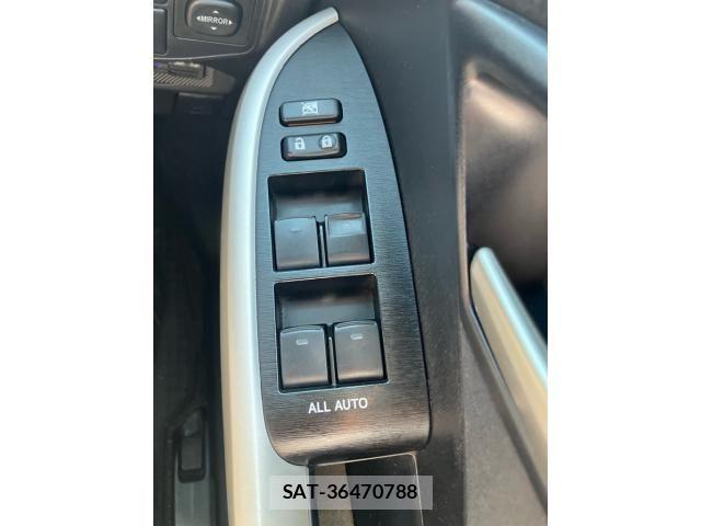 Toyota PRIUS 2012-07 8075183-11