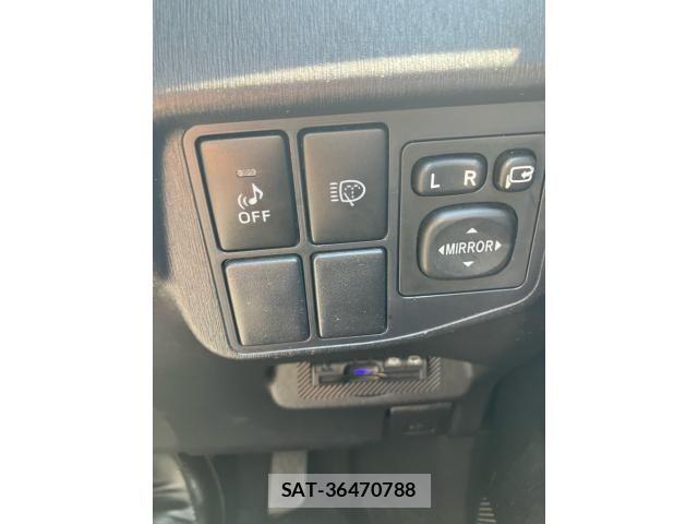 Toyota PRIUS 2012-07 8075183-13