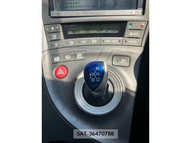 Toyota PRIUS 2012-07 8075183-15