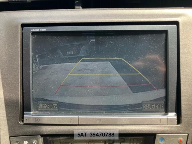 Toyota PRIUS 2012-07 8075183-18