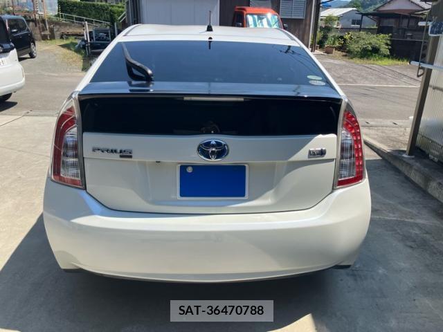 Toyota PRIUS 2012-07 8075183-4