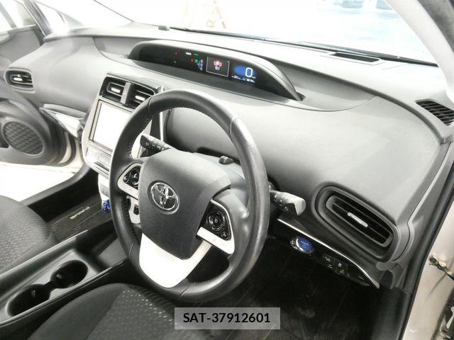 Toyota PRIUS 2016-11 8075166-10