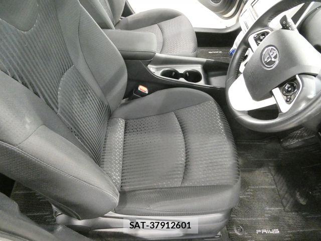 Toyota PRIUS 2016-11 8075166-11