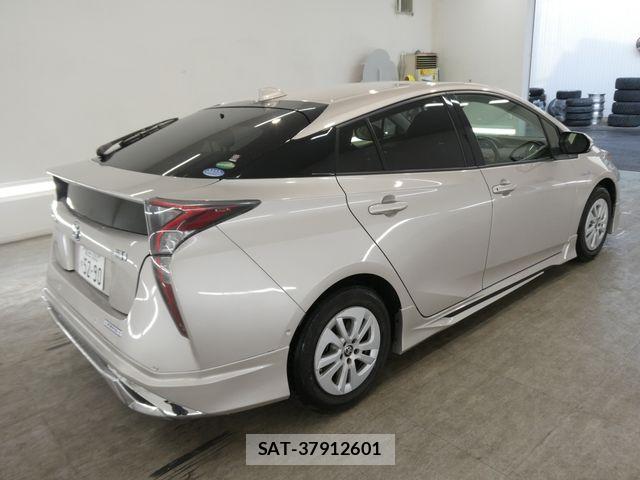 Toyota PRIUS 2016-11 8075166-3