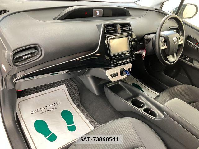 Toyota PRIUS 2016-08 8075170-16