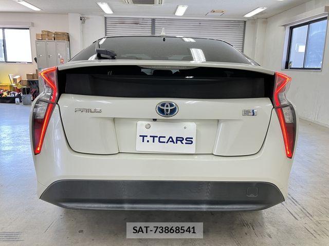 Toyota PRIUS 2016-08 8075170-21