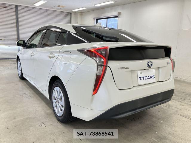 Toyota PRIUS 2016-08 8075170-22