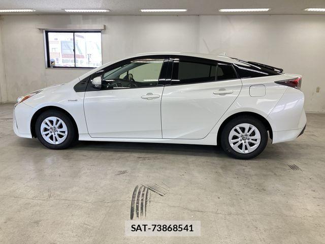 Toyota PRIUS 2016-08 8075170-23
