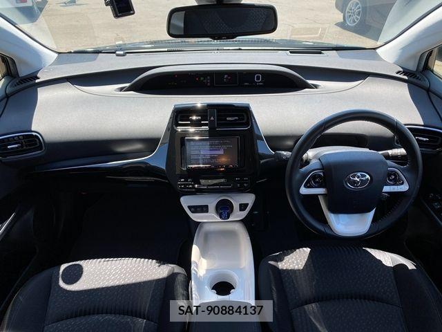 Toyota PRIUS 2017-06 8075162-13