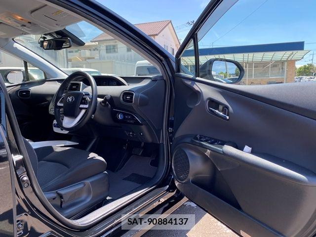 Toyota PRIUS 2017-06 8075162-14
