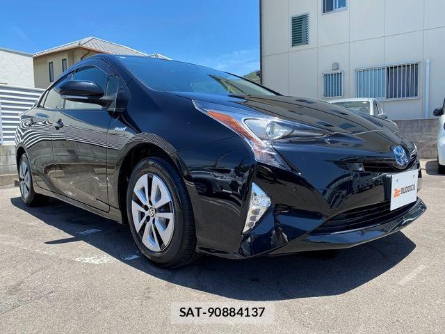 Toyota PRIUS 2017-06 8075162-1