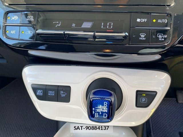 Toyota PRIUS 2017-06 8075162-22