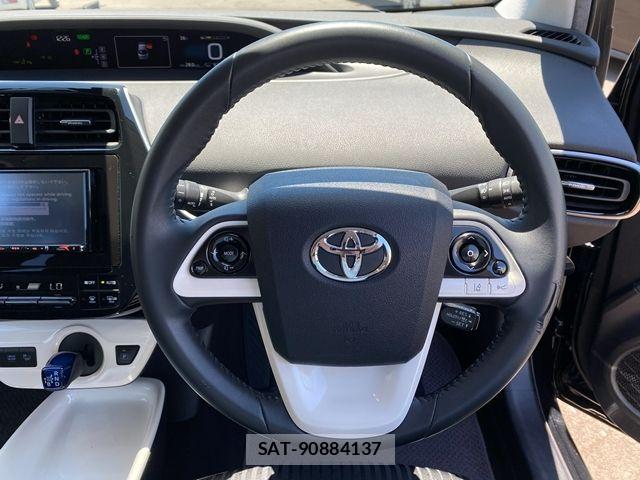 Toyota PRIUS 2017-06 8075162-24