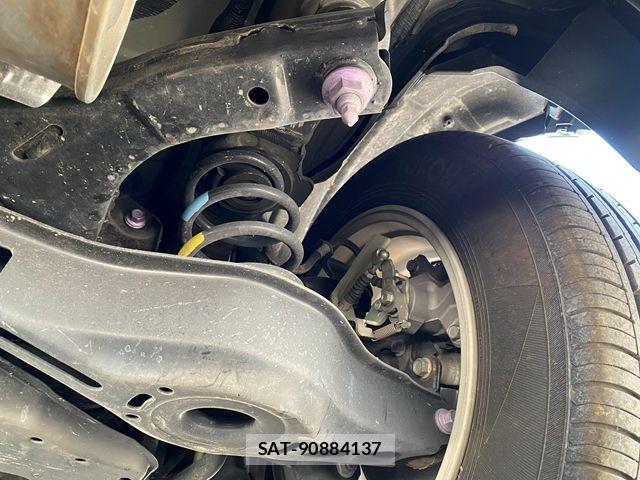 Toyota PRIUS 2017-06 8075162-26