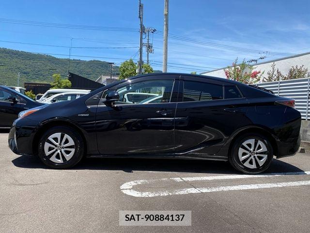 Toyota PRIUS 2017-06 8075162-4