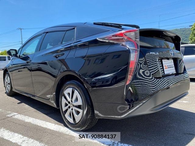Toyota PRIUS 2017-06 8075162-8