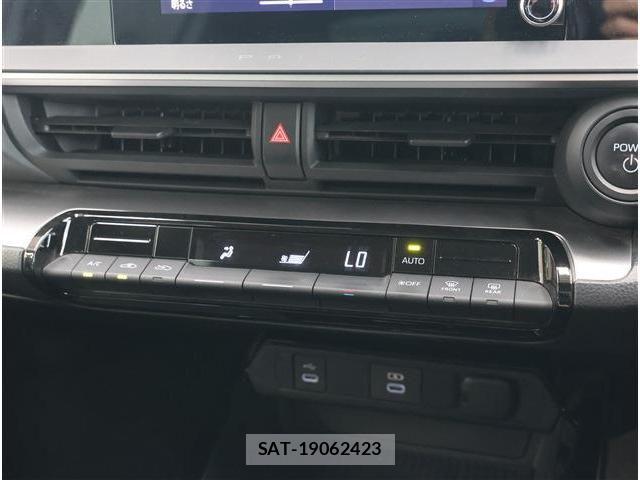 Toyota PRIUS 2023-04 8101261-11