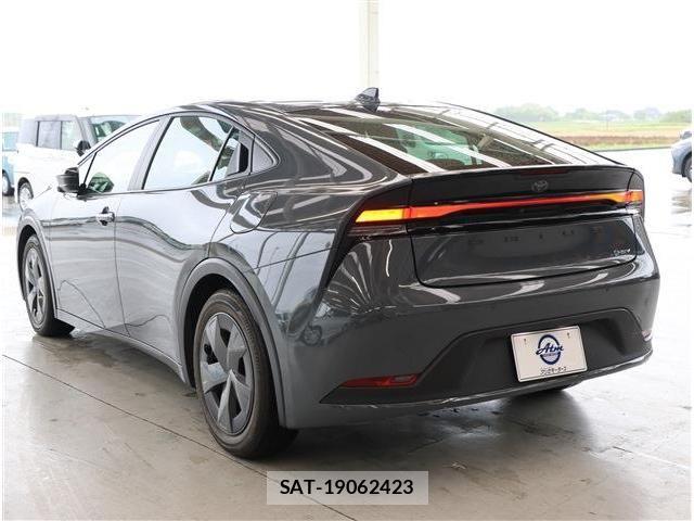 Toyota PRIUS 2023-04 8101261-25