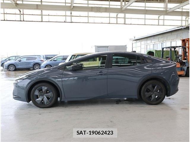 Toyota PRIUS 2023-04 8101261-26