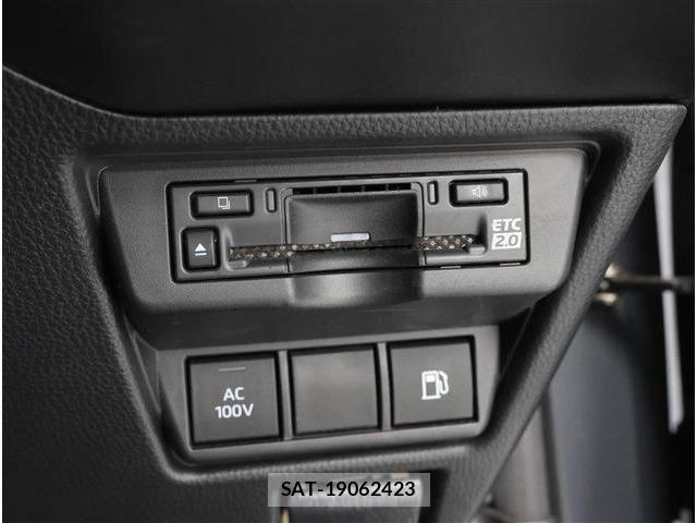 Toyota PRIUS 2023-04 8101261-4
