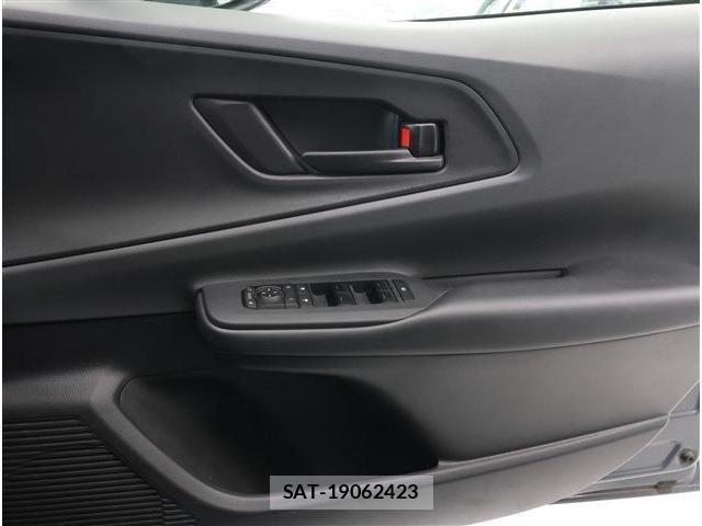 Toyota PRIUS 2023-04 8101261-6