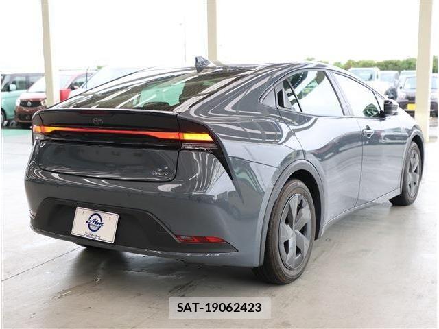 Toyota PRIUS 2023-04 8101261-7