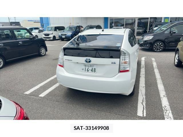 Toyota PRIUS 2011-06 8101308-1