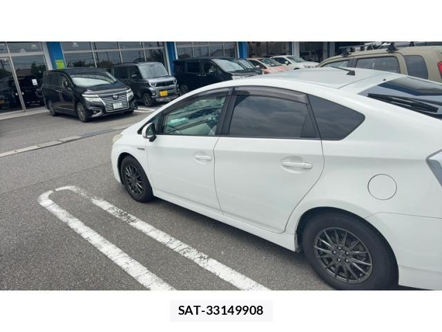 Toyota PRIUS 2011-06 8101308-3