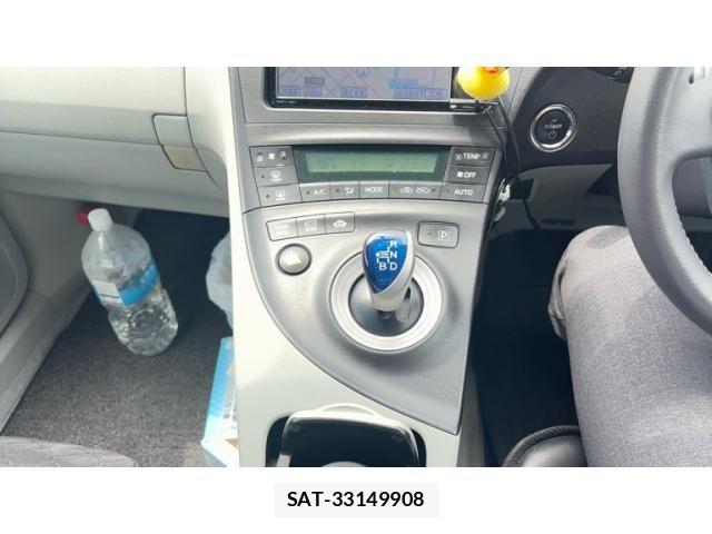 Toyota PRIUS 2011-06 8101308-6