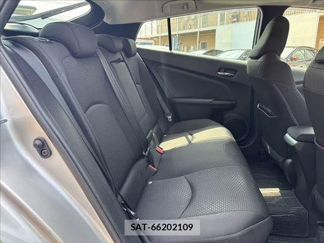Toyota PRIUS 2019-06 8101277-9