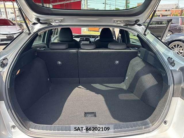 Toyota PRIUS 2019-06 8101277-10