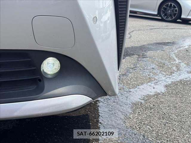 Toyota PRIUS 2019-06 8101277-13