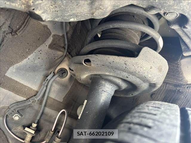 Toyota PRIUS 2019-06 8101277-15