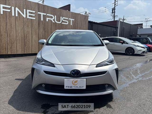 Toyota PRIUS 2019-06 8101277-16