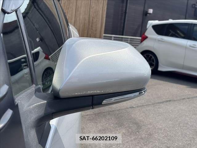 Toyota PRIUS 2019-06 8101277-27