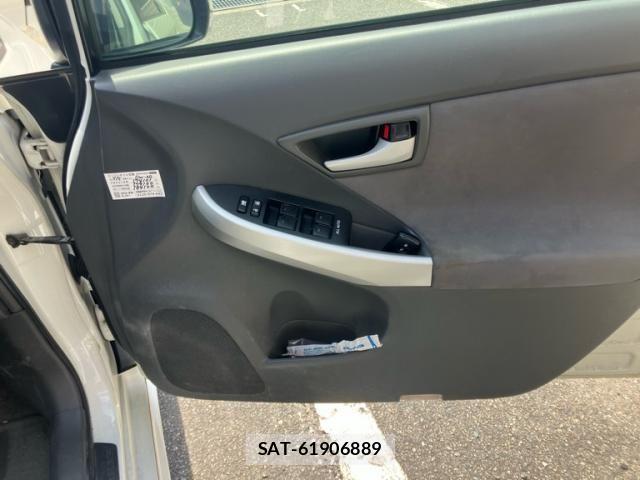 Toyota PRIUS 2010-03 8101331-13
