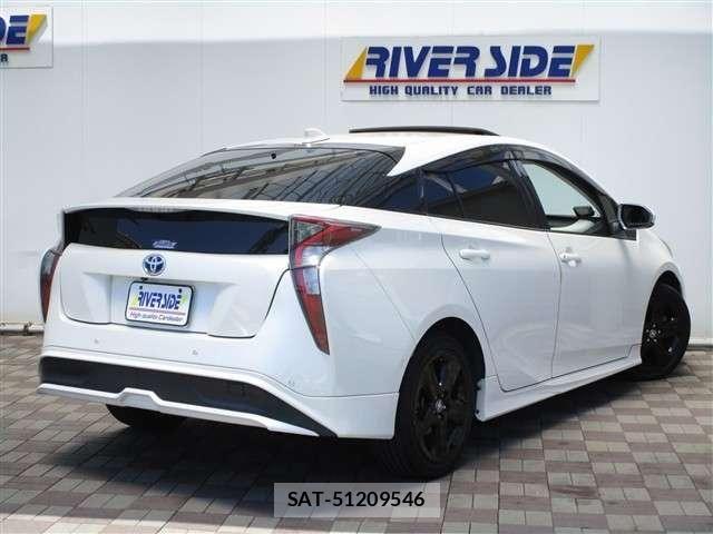 Toyota PRIUS 2017-11 8101281-2