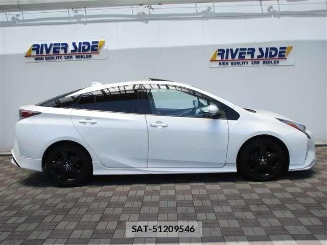 Toyota PRIUS 2017-11 8101281-3