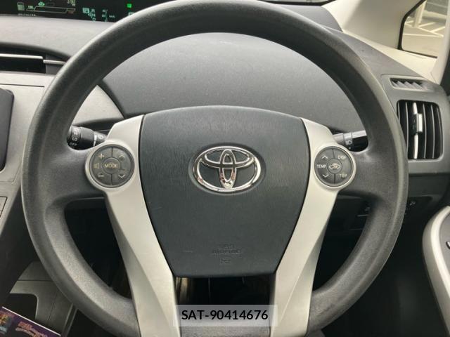Toyota PRIUS 2012-10 8101337-15